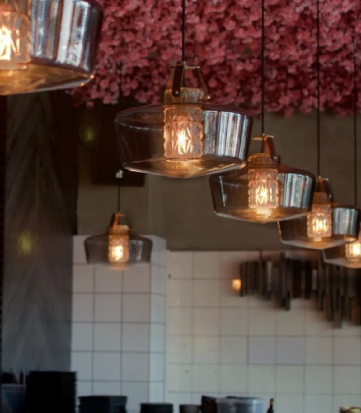 Addicted to Us taklampe - svart