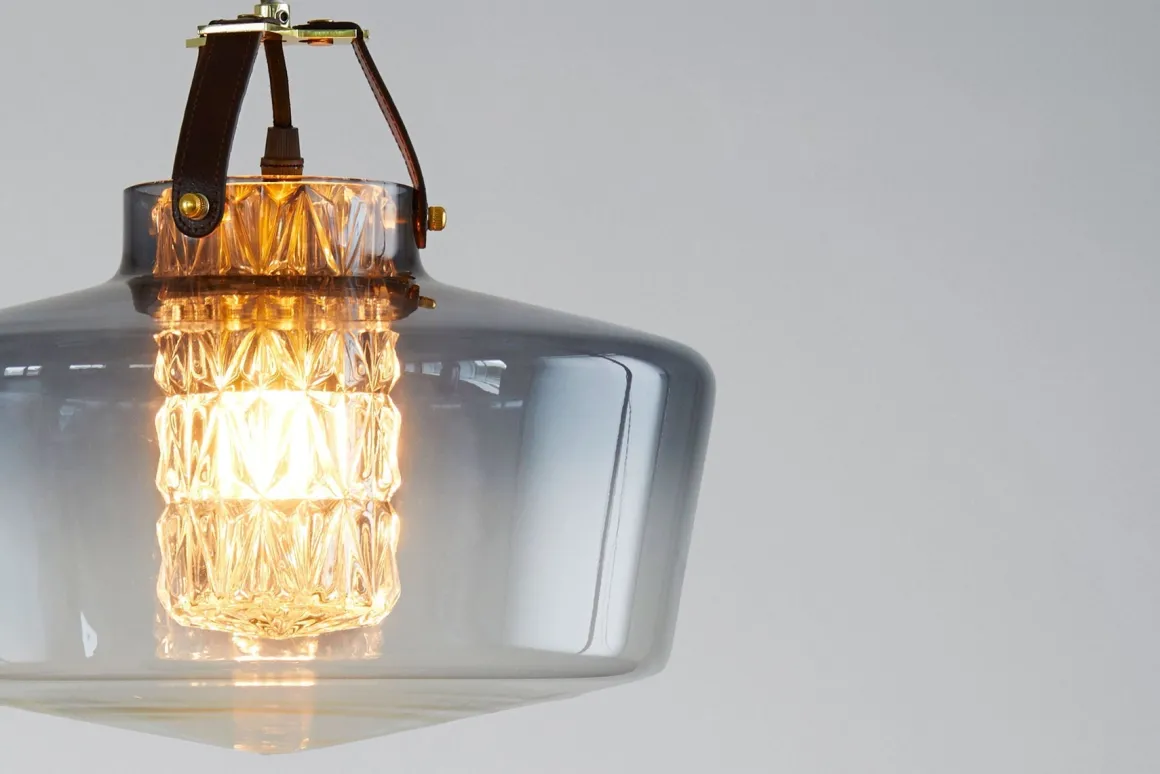 Addicted to Us taklampe - svart