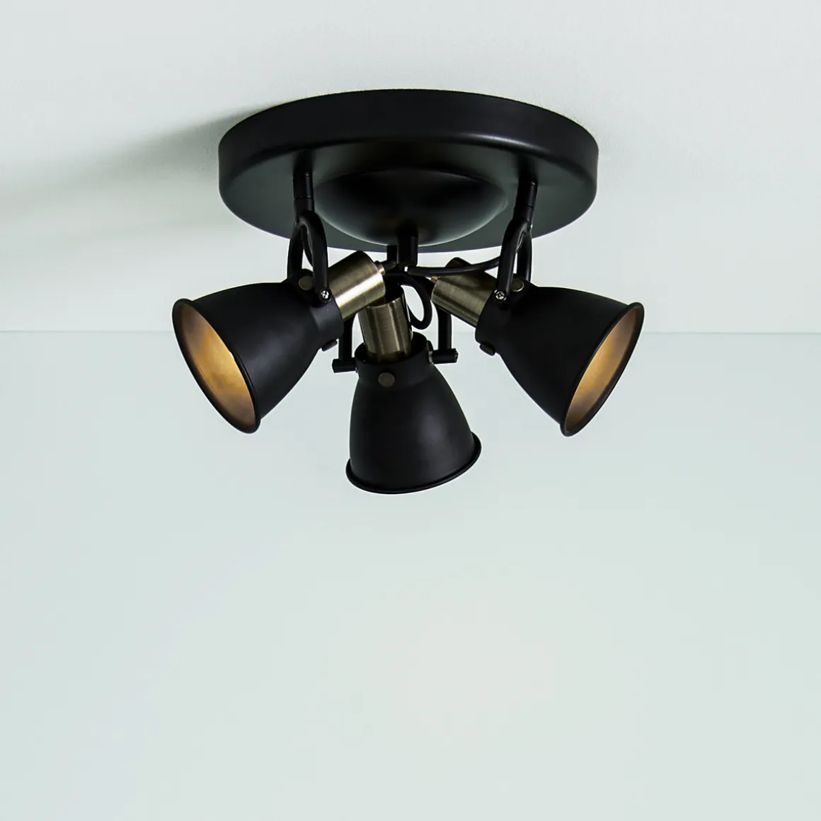 Alton taklampe - Svart - Svart