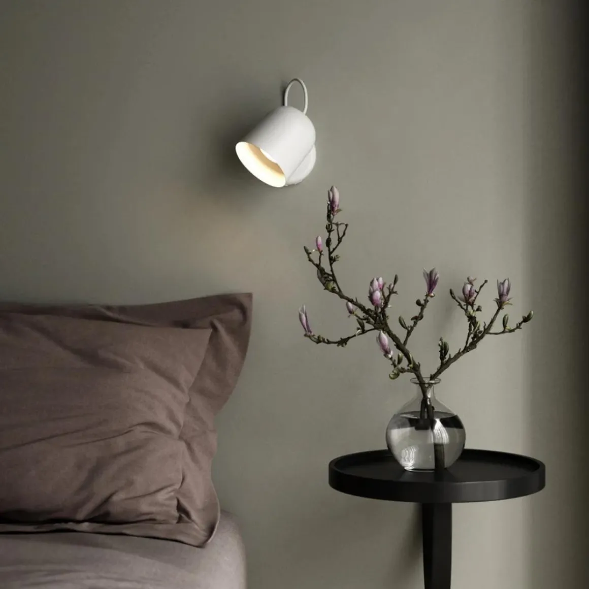 Angle vegglampe med USB - Hvit