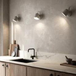 Angle vegglampe med USB - Grå