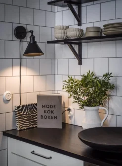 Anton vegglampe - Antikk messing