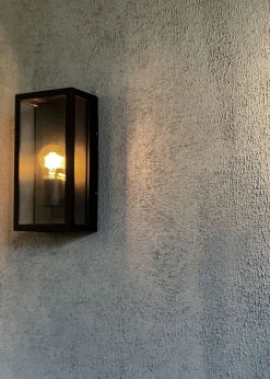 Arendal vegglampe utendørs IP44 E27 - Svart/Klart glass