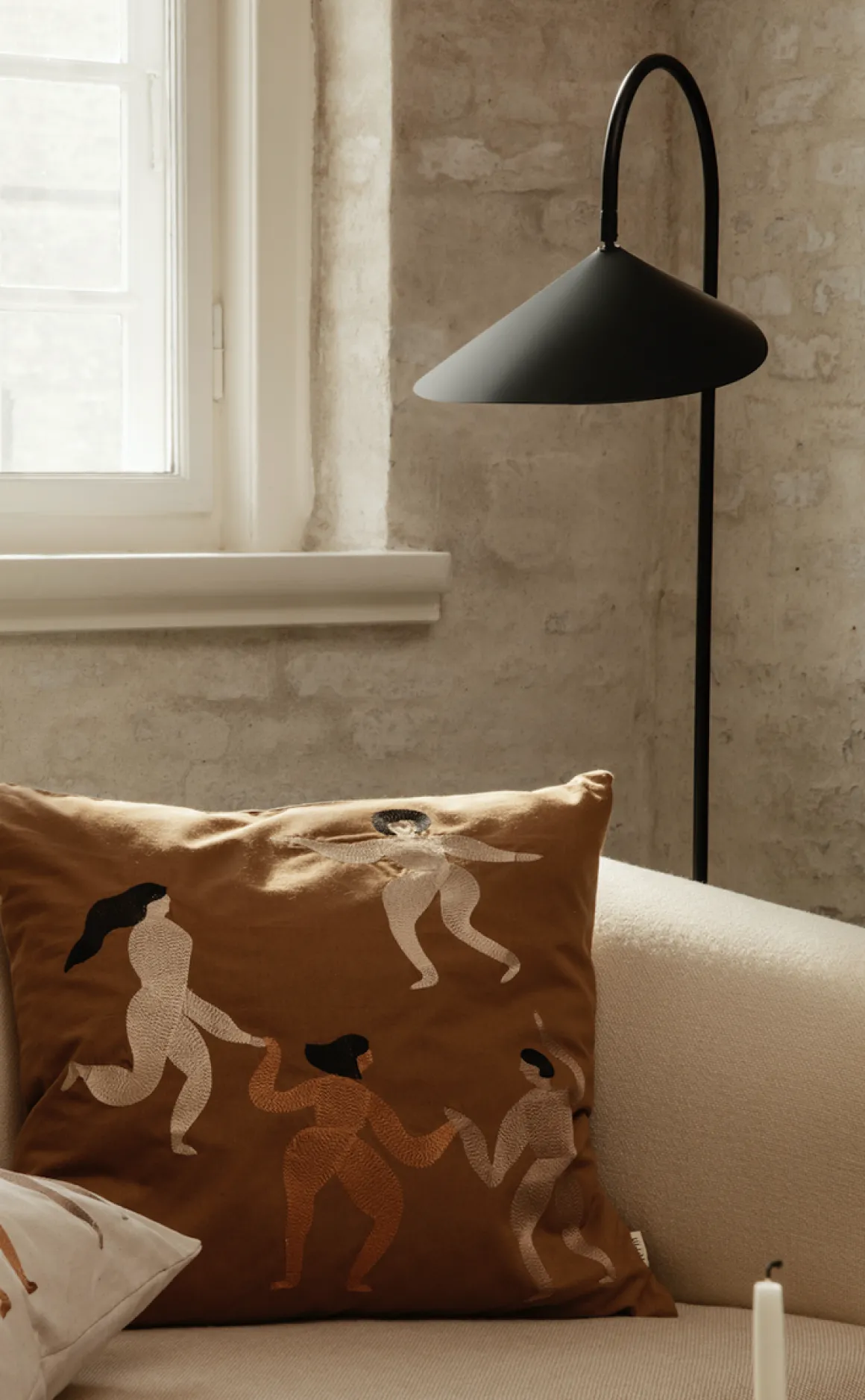 Arum gulvlampe - svart