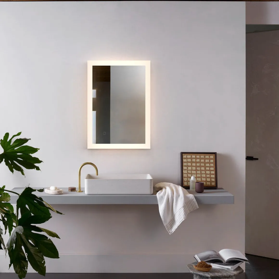 Ascot 800 speil for baderom IP44 50W Led 2700-6000 Kelvin 80x60 cm