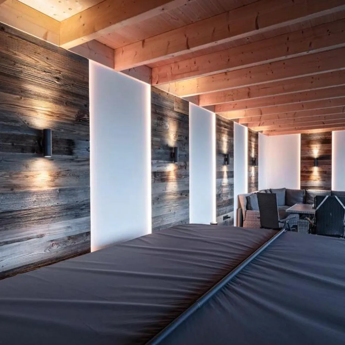 Astina vegglampe utendørs opp/ned IP44