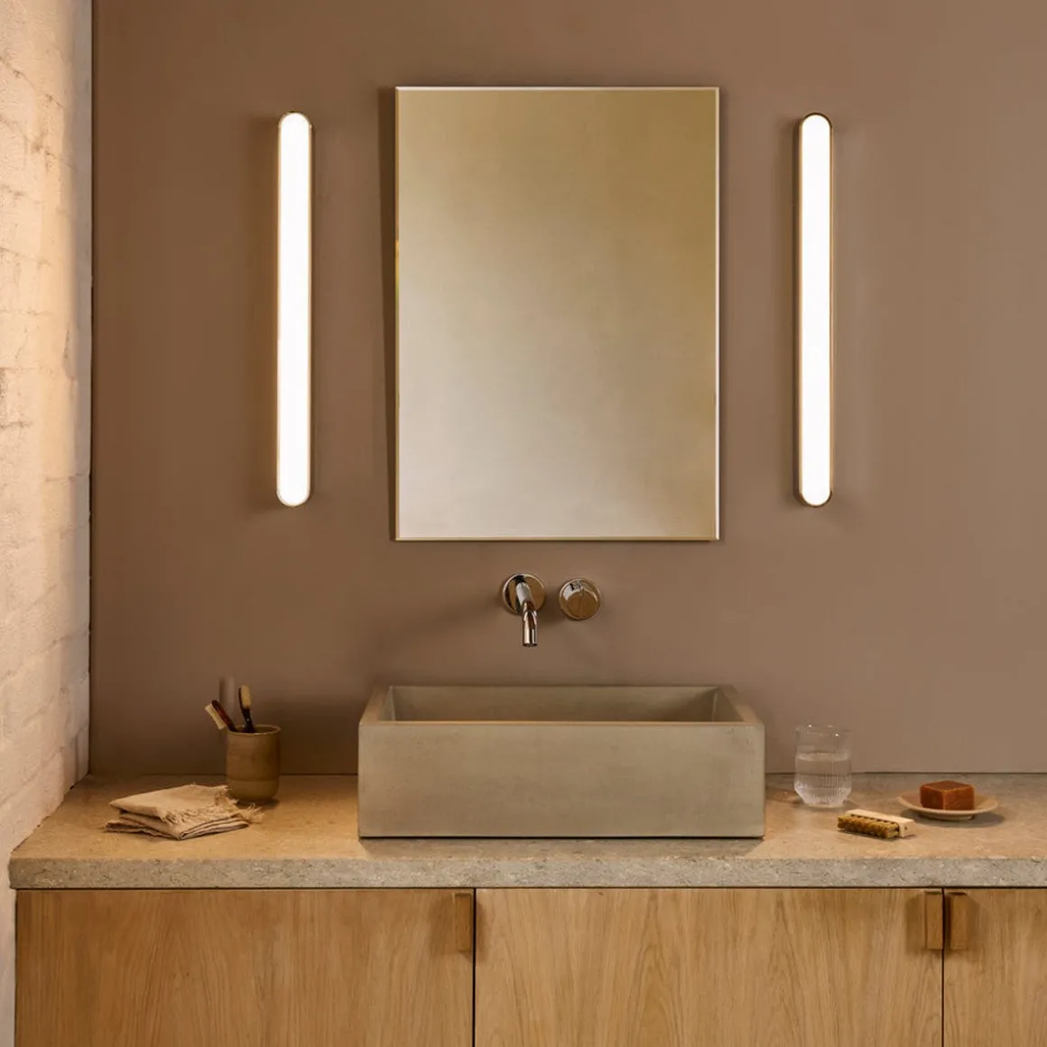 Atticus 600 vegglampe for baderom IP44 13,4W 3000 Kelvin - Dimbar