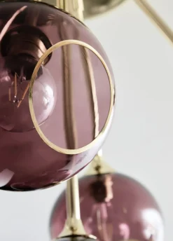 Ballroom Molecule taklampe - messing base/rosa glass