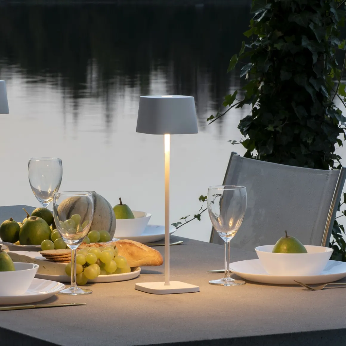 Capri bordlampe oppladbar utendørs IP54 - Hvit