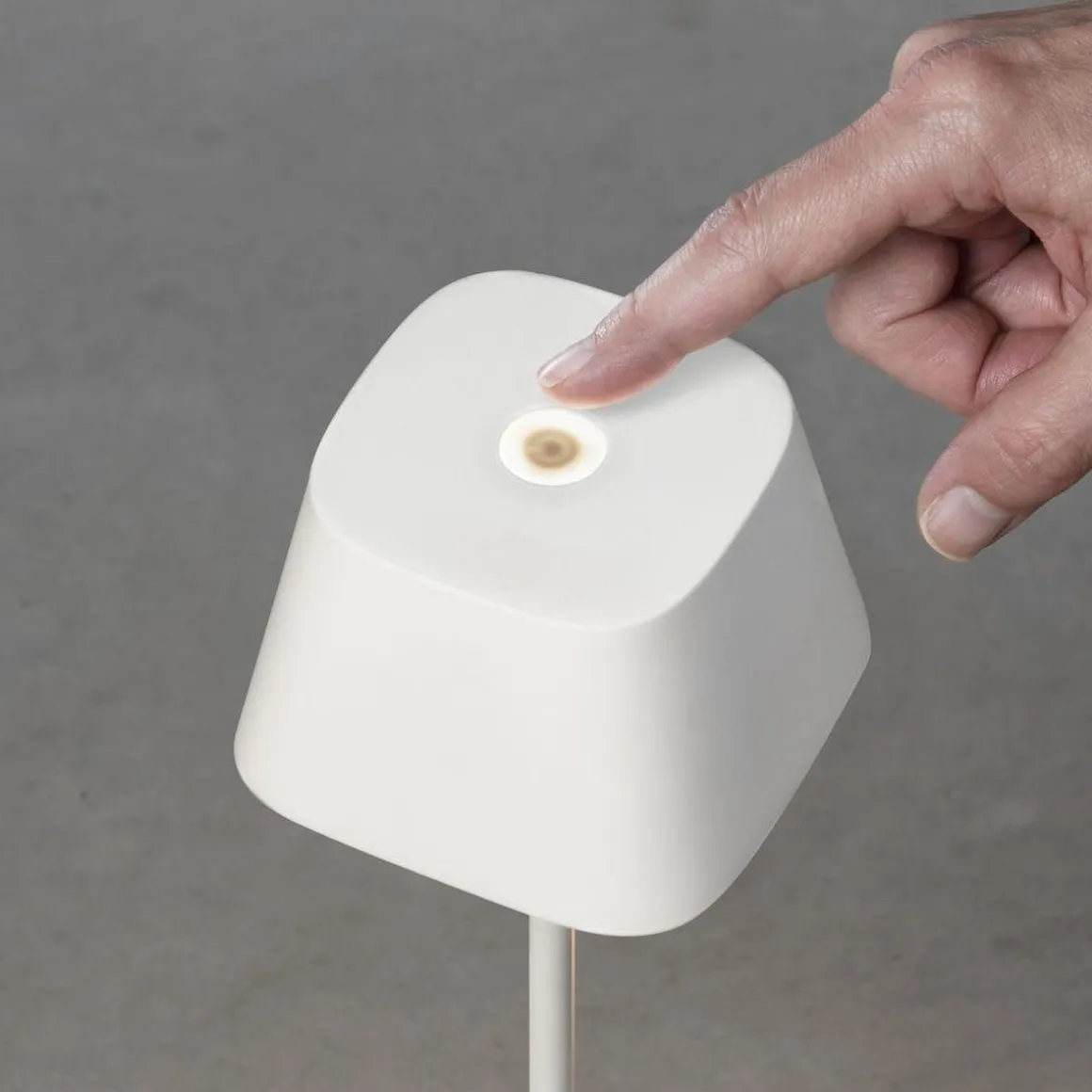 Capri bordlampe oppladbar utendørs IP54 - Hvit