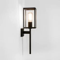 Coach 130 vegglampe utendørs IP44 E27 - Svart