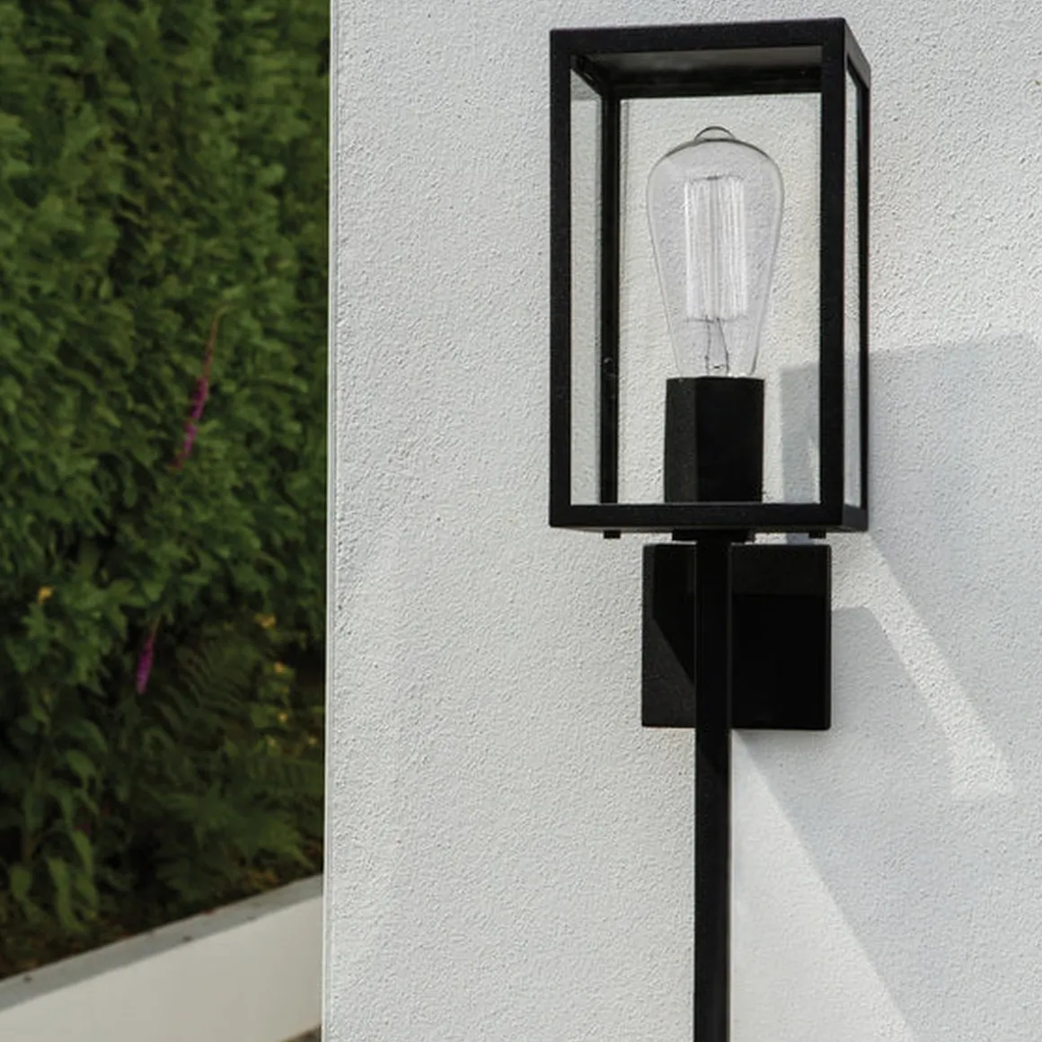 Coach 130 vegglampe utendørs IP44 E27 - Svart