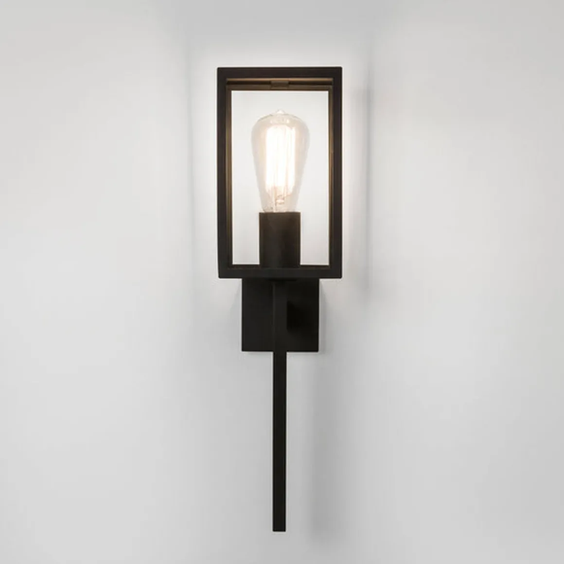 Coach 130 vegglampe utendørs IP44 E27 - Svart