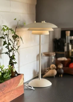 Epsilon oppladbar bordlampe