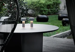 Flos Bellhop oppladbar bordlampe