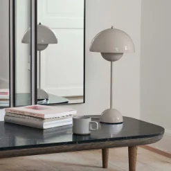 Flowerpot VP3 bordlampe