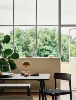 Flowerpot VP9 bærbar bordlampe