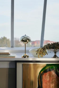 Flowerpot VP9 bærbar bordlampe