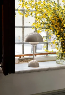 Flowerpot VP9 bærbar bordlampe