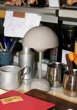 Flowerpot VP9 bærbar bordlampe