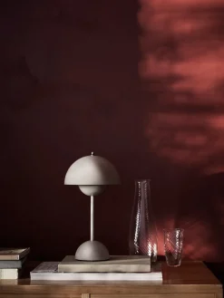 Flowerpot VP9 bærbar bordlampe