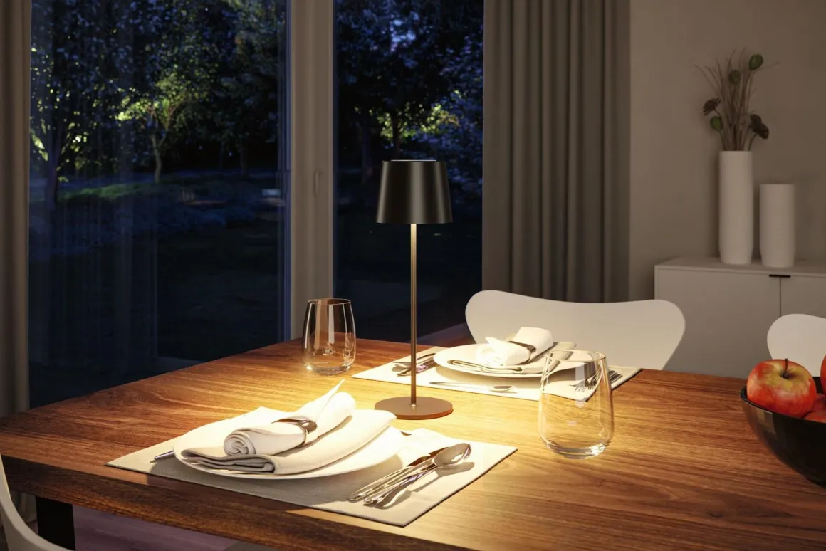 Gilo portabel bordlampe oppladbar 2,8W 2700 Kelvin IP44