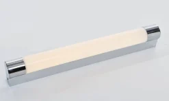 Harlem vegglampe baderom IP44 med stikkontakt 60 - Krom