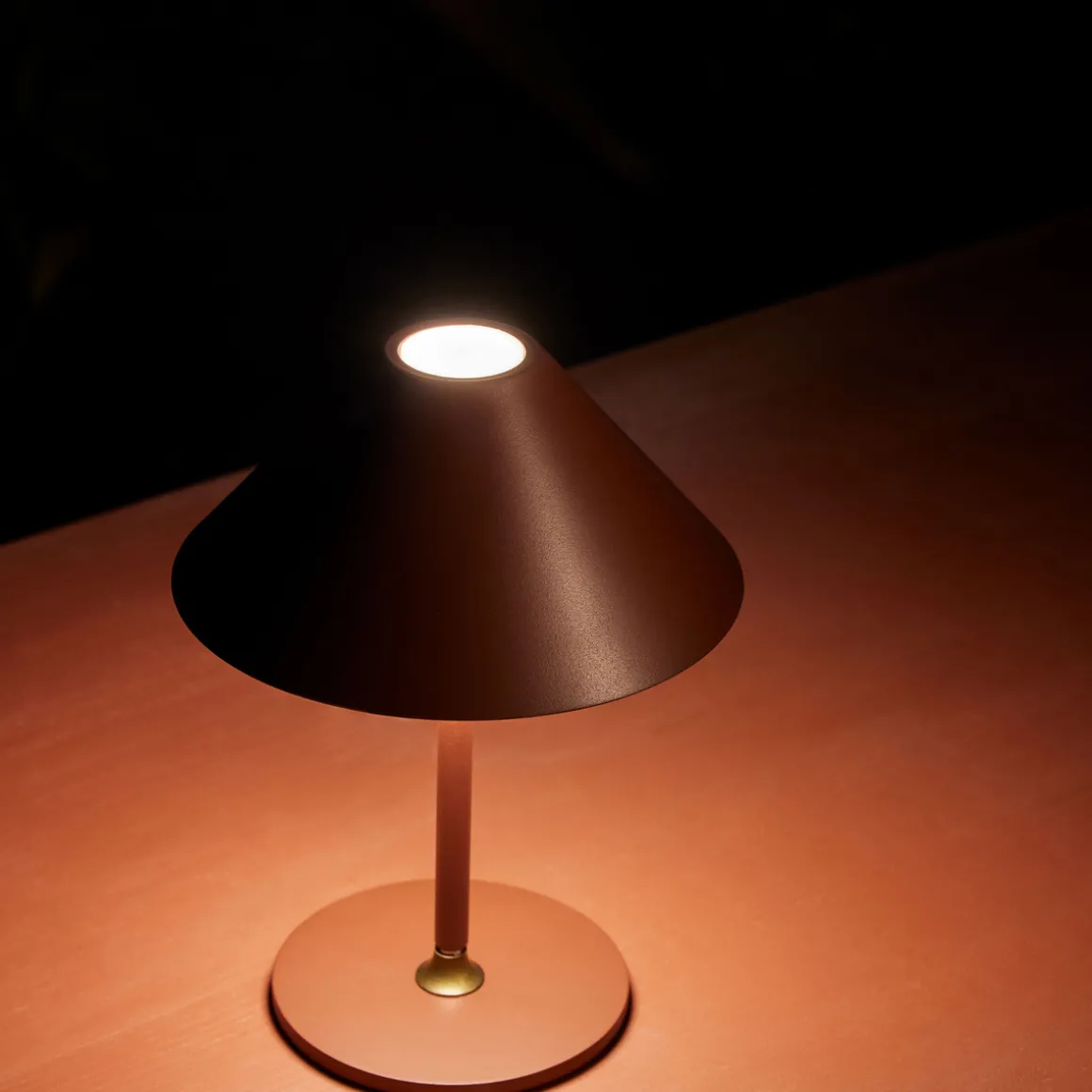 Hygge bordlampe 19 oppladbar - Rødbrun