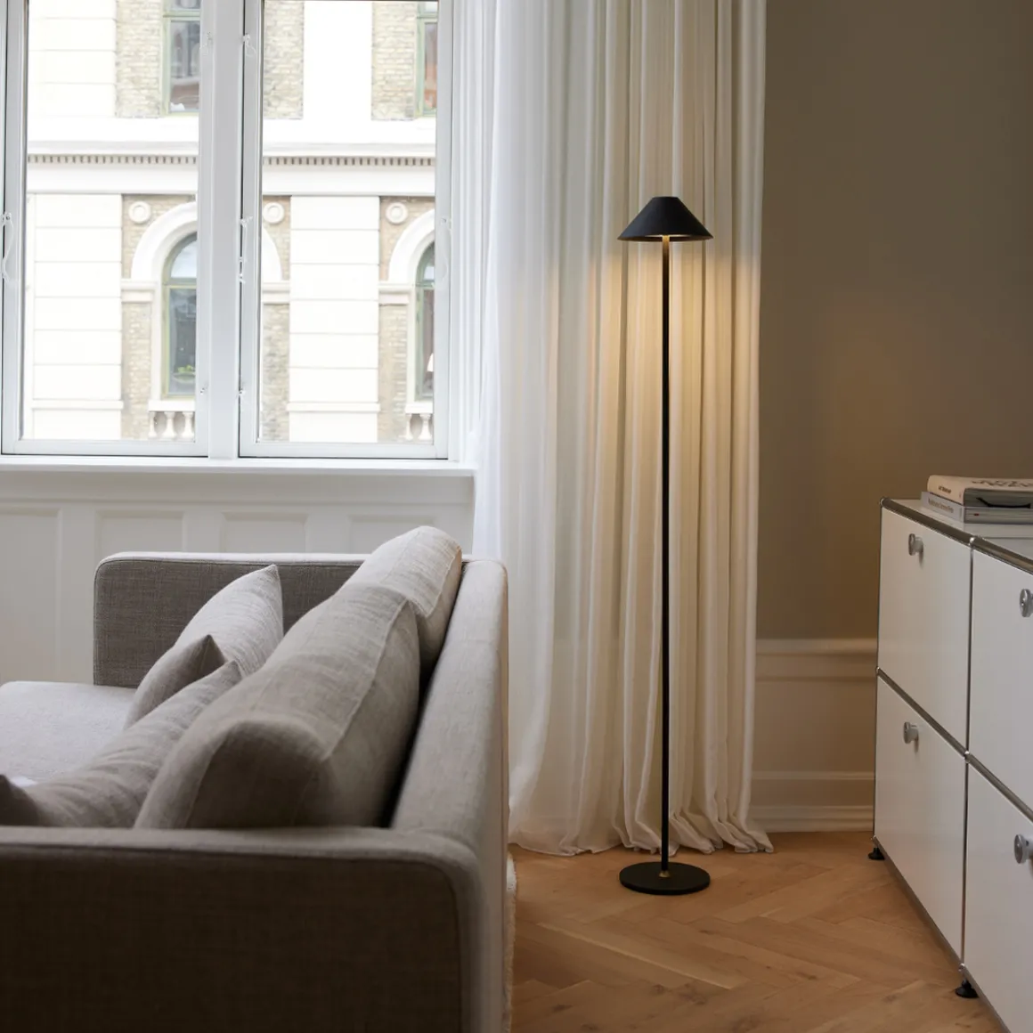 Hygge gulvlampe oppladbar - Grafitt Svart