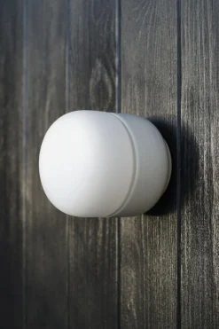 Ifø Ohm 100 / 110 vegg/tak lampe 4W led 3000K IP44