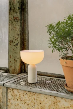 Kizu Portable bordlampe - Hvit marmor
