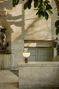 Kizu Portable bordlampe - Grå marmor