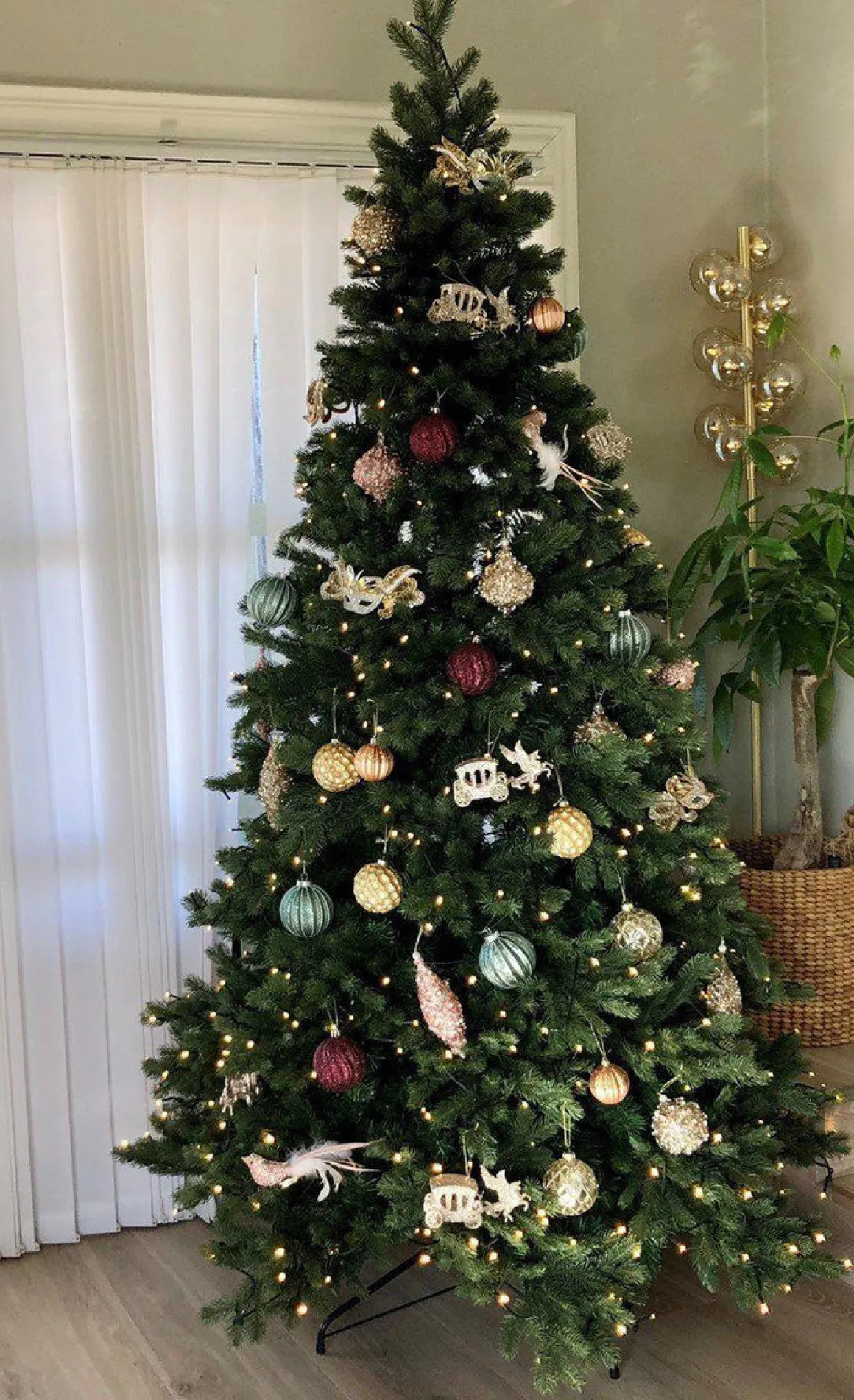 Kunstig juletre 180 cm 40% PE og 60% PVC 300 LED varmhvit