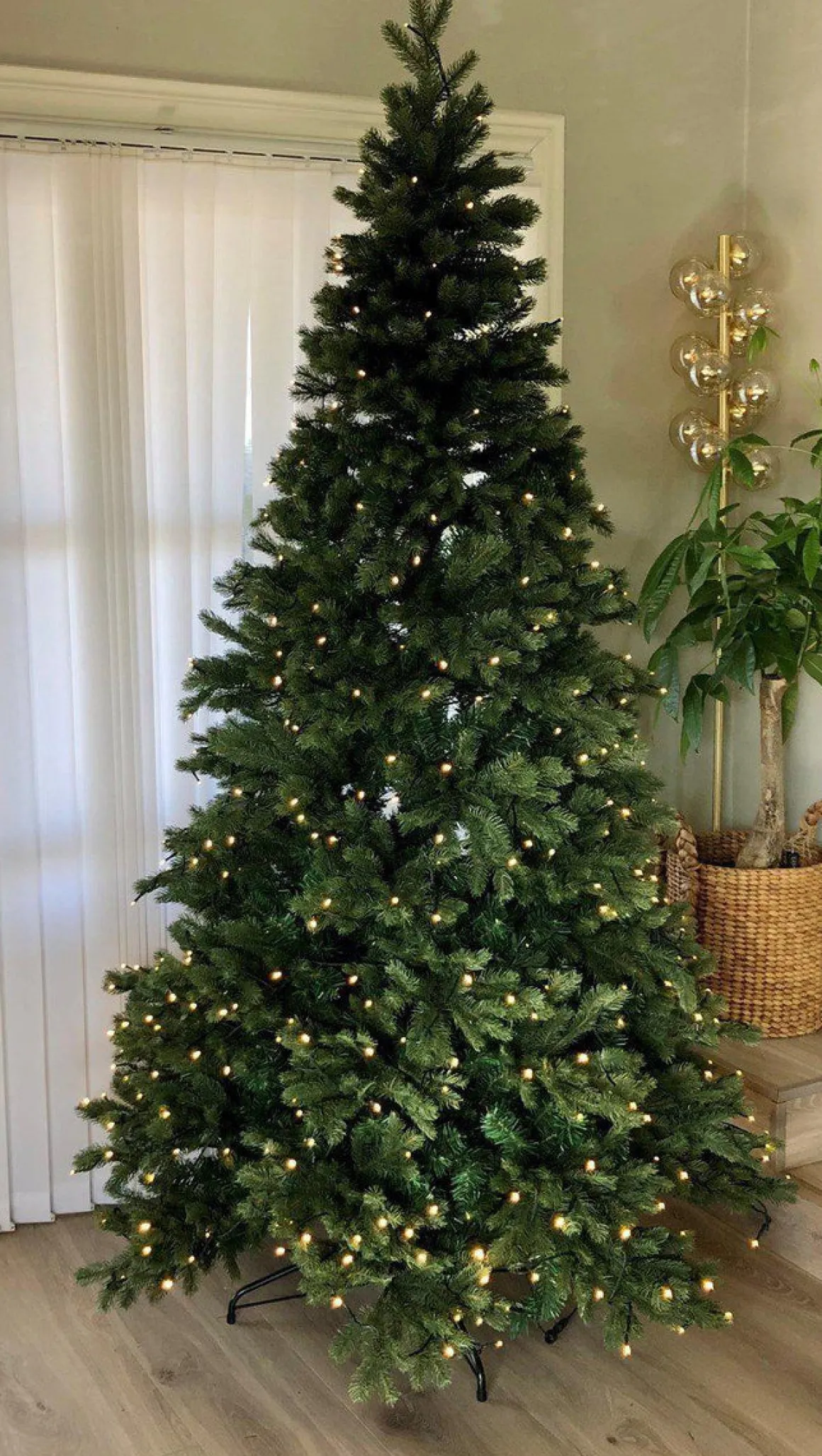 Kunstig juletre 180 cm 40% PE og 60% PVC 300 LED varmhvit