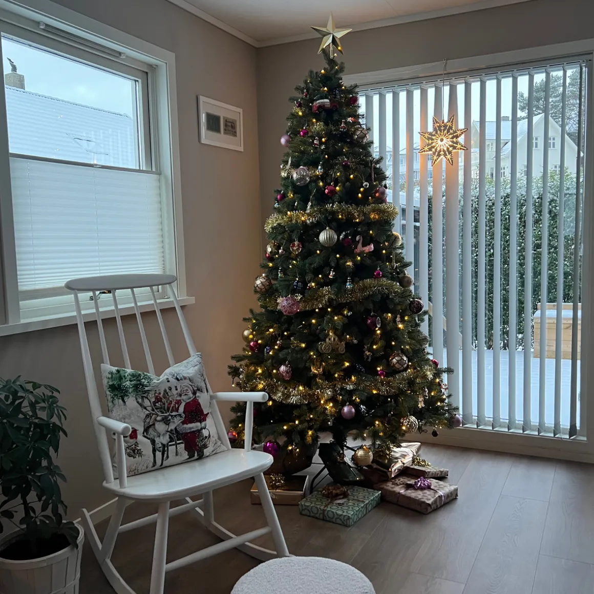 Kunstig juletre 180 cm 40% PE og 60% PVC 300 LED varmhvit