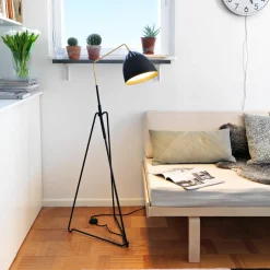 Lean gulvlampe - Svart/Rå messing