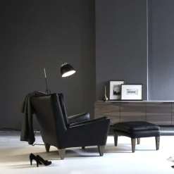 Lean gulvlampe - Svart/Rå messing