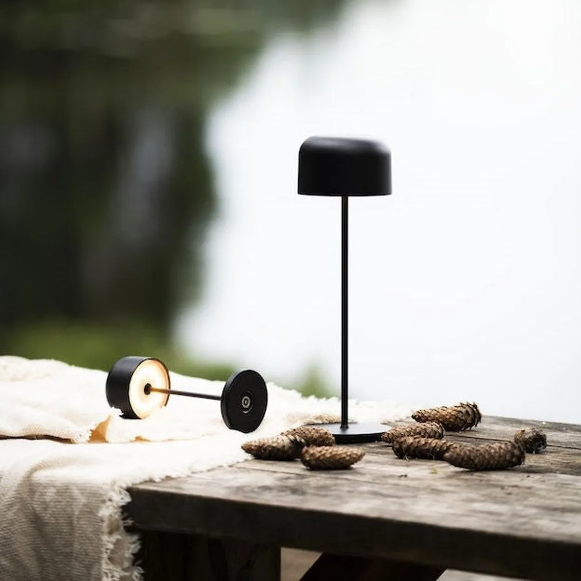 Lille bordlampe oppladbar utendørs IP54