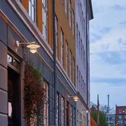 Louis Poulsen Albertslund utendørs vegglampe kort