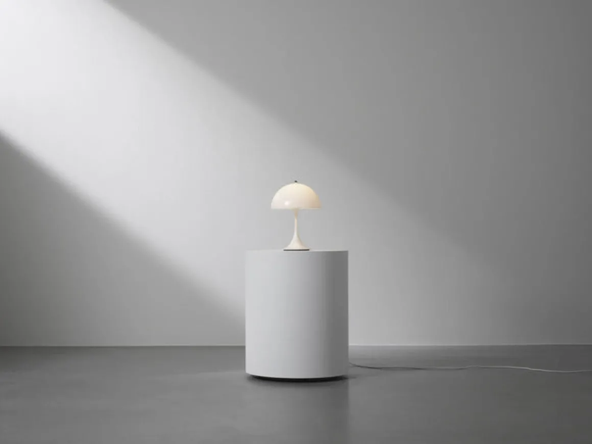 Louis Poulsen Panthella 250 Portable bordlampe