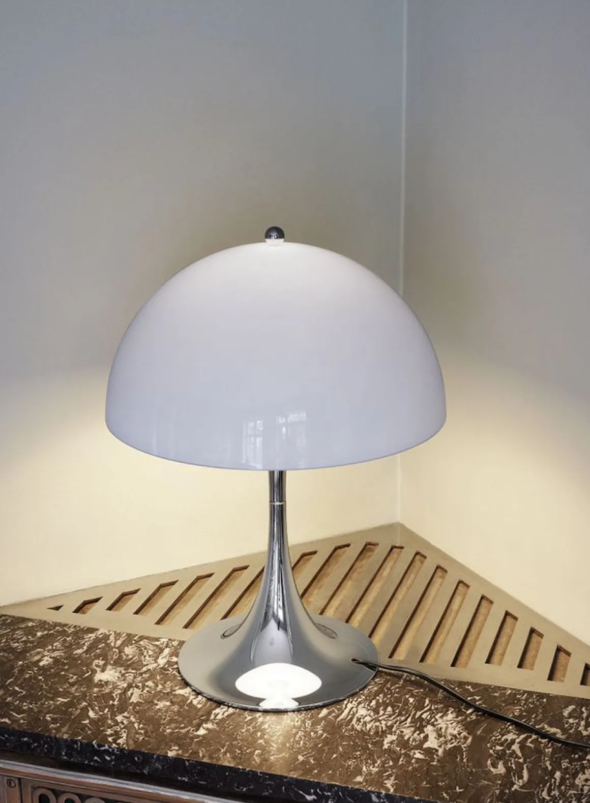 Louis Poulsen Panthella 320 bordlampe