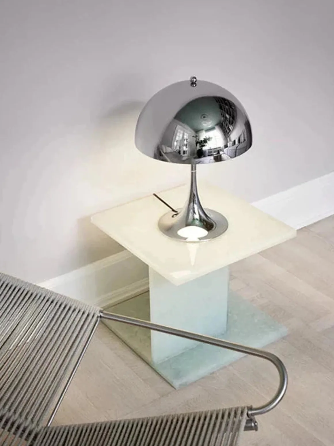 Louis Poulsen Panthella 320 bordlampe