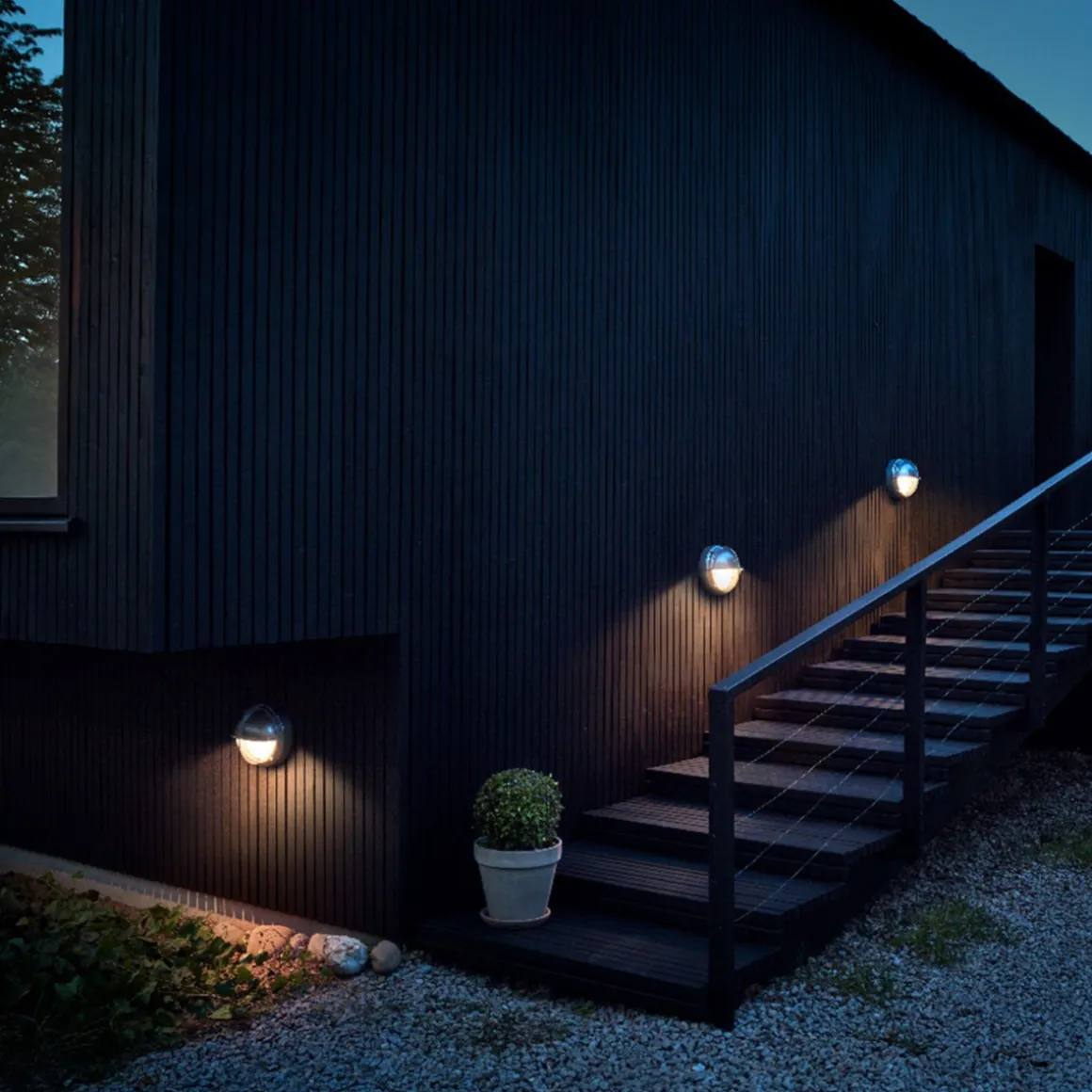 Louis Poulsen Skot utendørs halvskjerm vegglampe