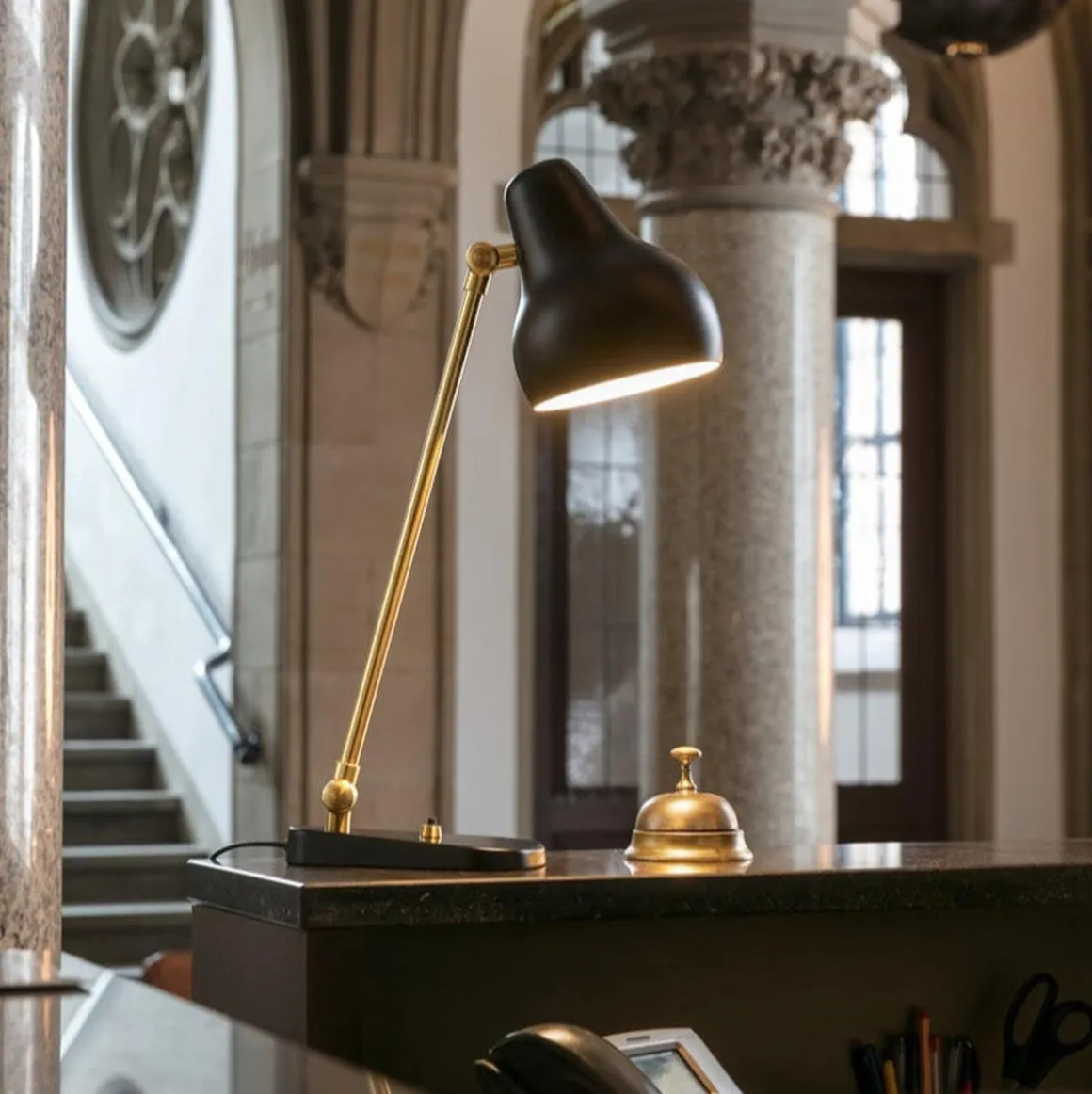 Louis Poulsen VL38 bordlampe