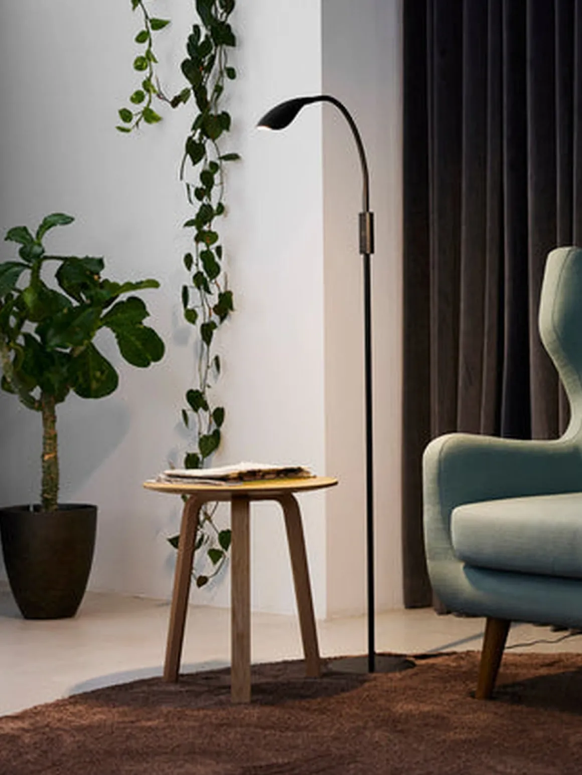 Mamba gulvlampe 5,5W 3000K 3 step dim - Svart