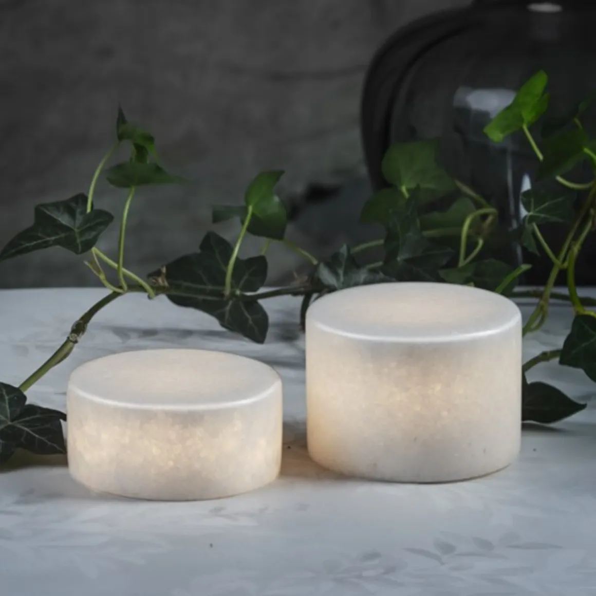 Marble hvit bordlampe batteridrevet m/timer - Large