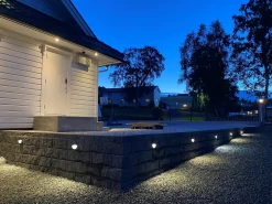 Nerine 140 vegglampe utensdørs 3,2W coloure switch 3000/4000K IP65 - Antrasitt grå