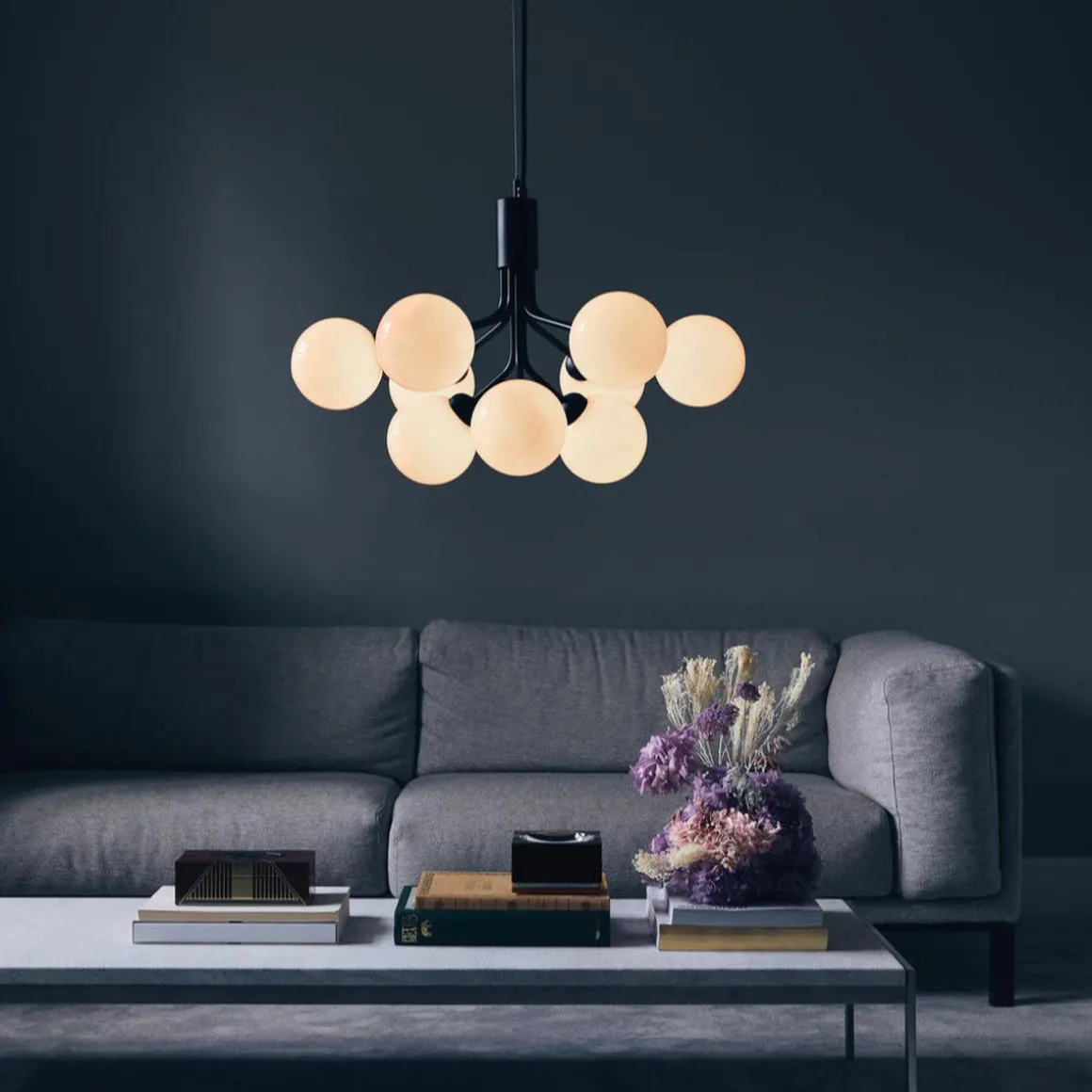 Nuura Apiales 9 satin svart/opal