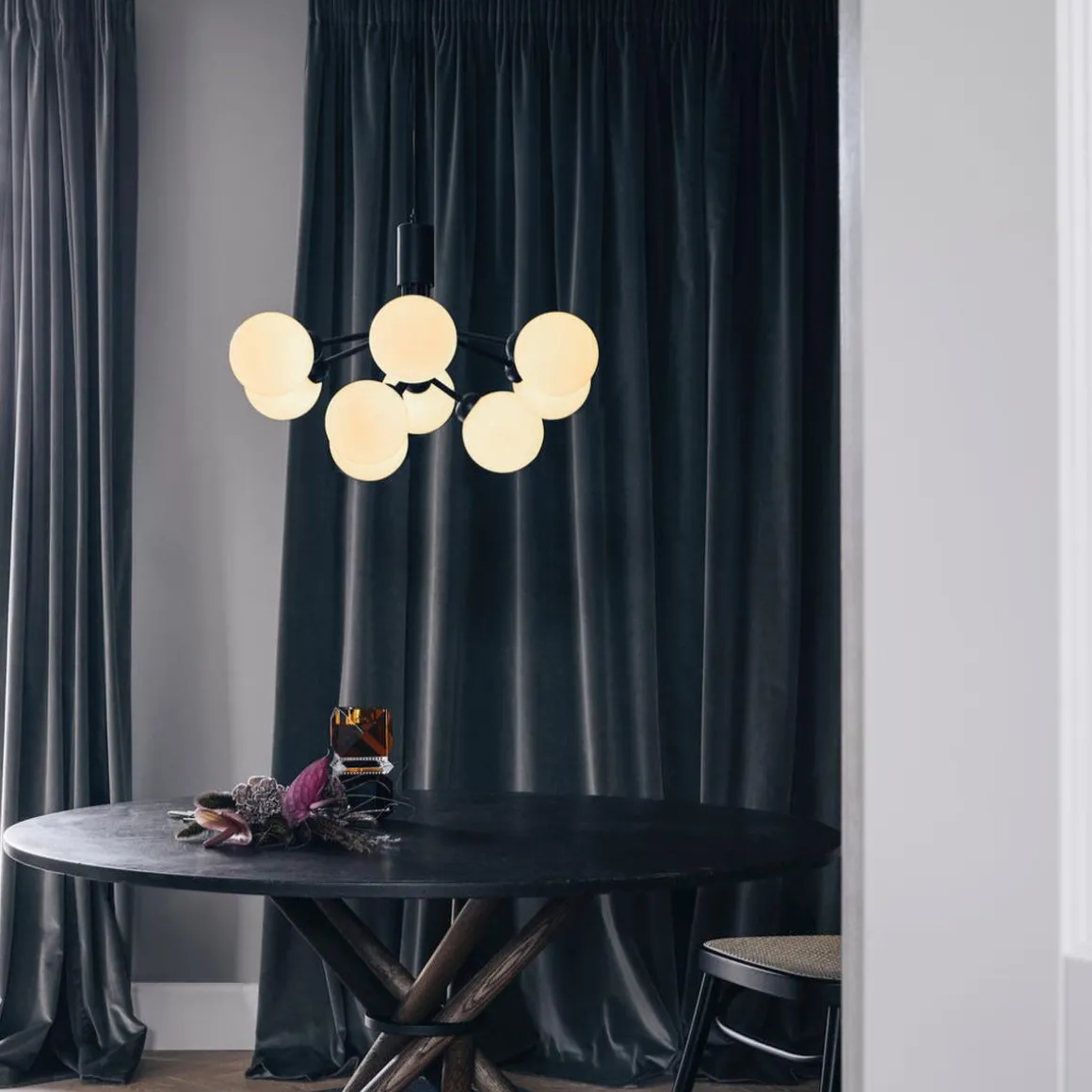 Nuura Apiales 9 satin svart/opal