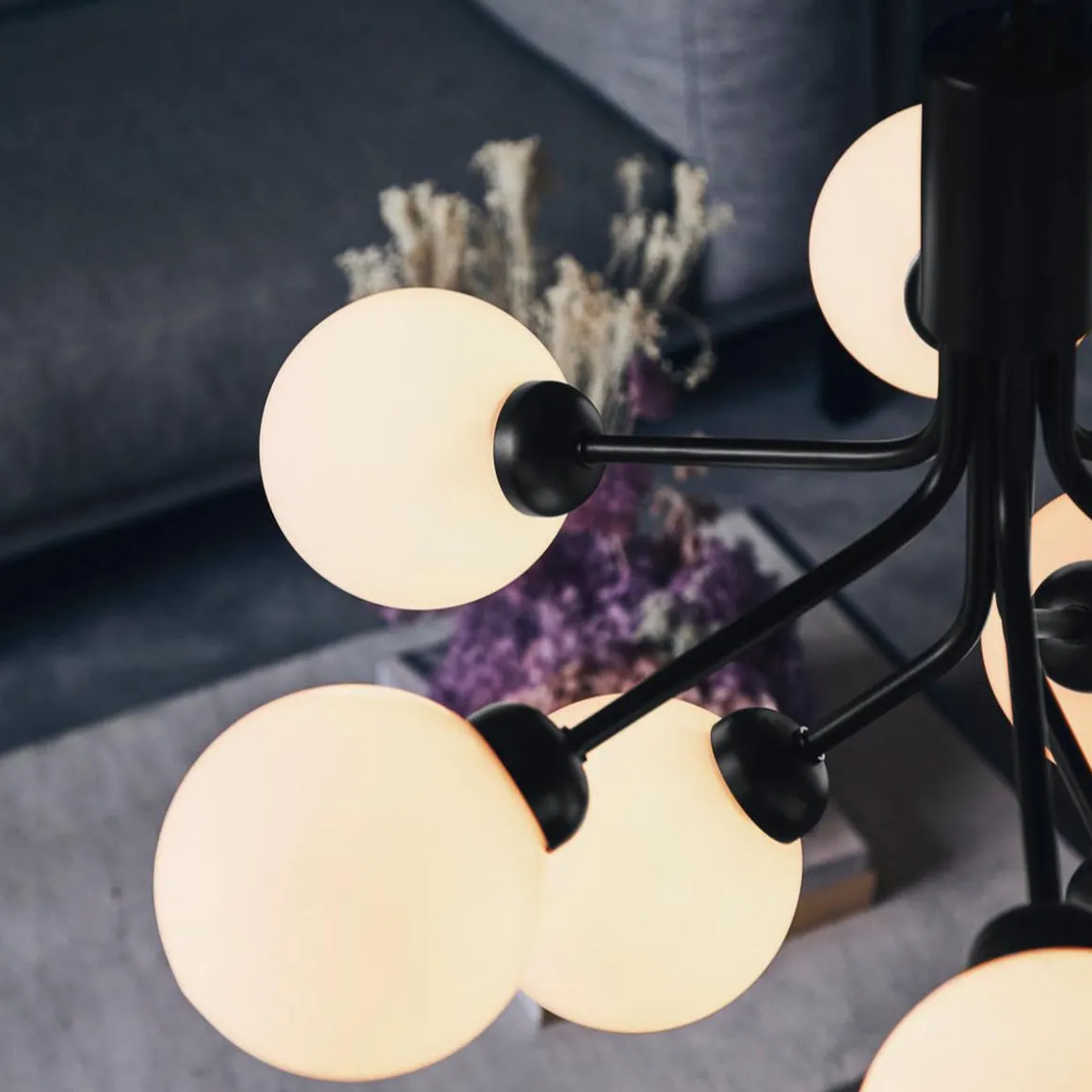 Nuura Apiales 9 satin svart/opal